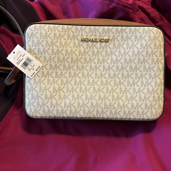 Michael Kors Vanilla Cross Body BRAND NEW - Picture 5 of 5